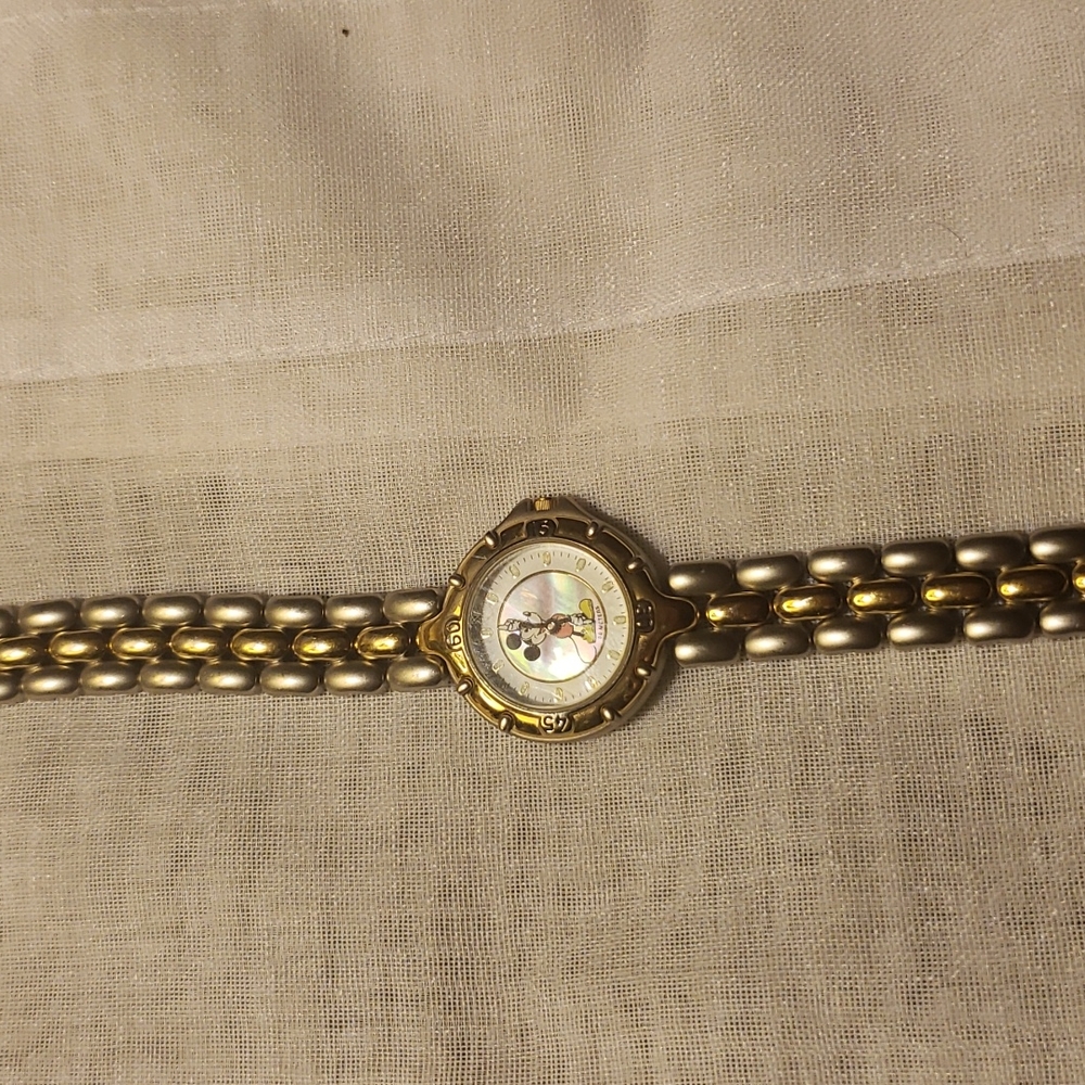 Vintage Disney Mickey  Mouse Watch- NEEDS BATTERIES